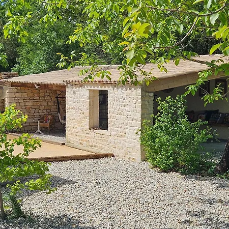 3 Bedroom Beautiful In Casa vacanze Barjac (Gard)