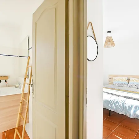 3 Bedroom Beautiful In Barjac (Gard)