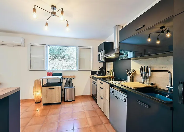 3 Bedroom Beautiful In Nyaraló Barjac