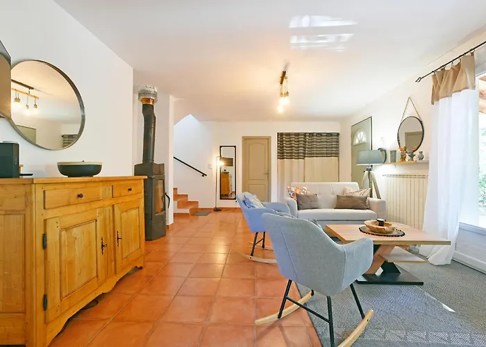 3 Bedroom Beautiful In * Barjac