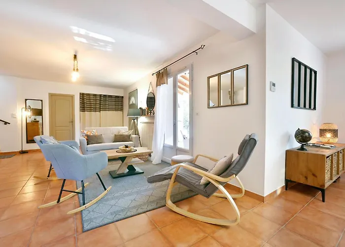 3 Bedroom Beautiful In Nyaraló Barjac